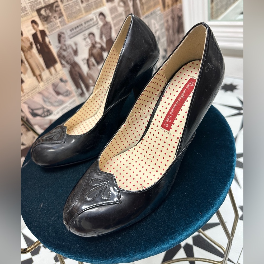 BAIT retro pinup black patent pump. Vegan! 4” heel. Size 8.5